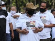 Recuerdan con antimonumento la masacre de 72 migrantes en noreste de México