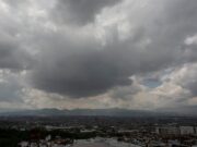 Huracán Genevieve baja a categoría 3 y avanza paralelo a la costa mexicana