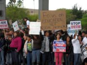 Recaudan fondos para dar becas a estudiantes indocumentados