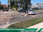 Accidente de dos vehículos en los cuales uno de ellos es una patrulla de la policía de GR.