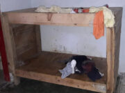 Anciano encerrado en caja de madera por su hija es rescatado