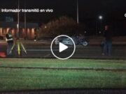 Conductor de motocicleta lucha por sobrevivir