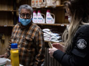 Illinois dará mil dólares a familias migrantes sin ayudas del Gobierno Trump