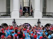 «Me siento muy bien», dice Trump en primer acto tras positivo por COVID-19