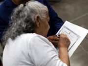 Urgen a residentes permanentes a iniciar el proceso de naturalización