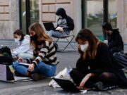 La OMS apoyó que las escuelas se mantengan abiertas, y consideró que los confinamientos son una “pérdida de recursos”