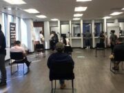 Menos familias inmigrantes recurren a programas de asistencia pública