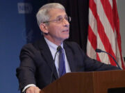 Fauci pide dejar «diferencias» y vacunarse contra el COVID-19