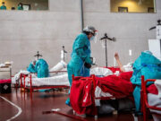 Se solidarizan con joven latino que lucha por salvar a su mamá