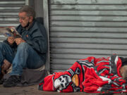 Pandemia lleva a miles de latinos al borde de la indigencia