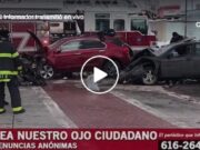 Fuerte accidente deja destruidos a dos automóviles