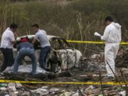 Hallan 19 cuerpos calcinados cerca de frontera México-EEUU