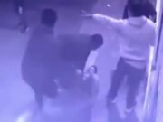 VIDEO: Médico recibe golpiza tras la muerte de una joven durante una cirugía