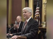 Un juez dice que necesita más tiempo para investigar el caso de Flint y los cargos impuestos sobre Rick Snyder