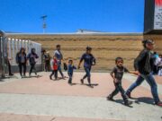 Biden paraliza la expulsión de menores migrantes no acompañados por el covid