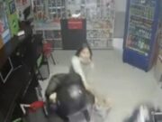 VIDEO: Niña enfrentó a asaltantes con un machete en Colombia