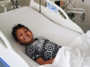 Familia rifa su casa para pagar el tratamiento de cáncer de su hijo