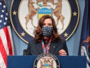 Whitmer aminora restricciones permitiendo que bares y restaurantes operen al 50% de capacidad
