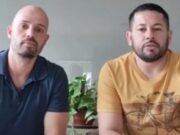 Obligan a pareja gay a devolver a su bebé adoptado