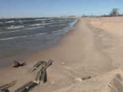 Piden adquirir pases de estacionamiento en la playa