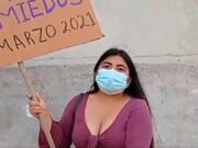 Video: Joven de 19 años marcha sola en Veracruz durante el 8M; “pedimos respeto”, exige