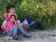 Padres que mandan solos a sus hijos a la frontera y terminan abandonados, ¿irresponsabilidad, ingenuidad o desesperación?