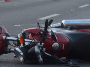 VIDEO:Joven graba su propia muerte; moto en la que viajaba se pasó el alto