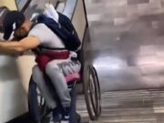 Hombre en silla de ruedas muestra como bajar las escaleras del metro CDMX (VIDEO)