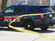 Atacan a tiros a tres personas en Grand Rapids