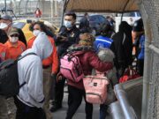Acuerdo legal favorece más de 60.000 migrantes afectados por medida de Trump