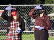 California exigirá a los maestros que se vacunen o se hagan pruebas semanales