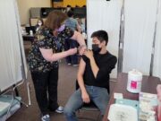 Tribunal de apelaciones restablece orden de vacunación de Biden para empresas