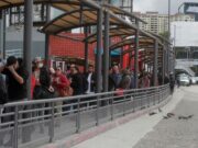 Largas filas por reapertura de frontera con México