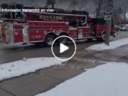 Una persona queda atrapada en una camioneta luego de un accidente