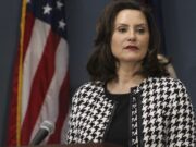 Whitmer organiza rifa para convencer a Michiganders de vacunarse