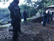 Hombre armado rapa a mujer por tocarle el claxon en Michoacán