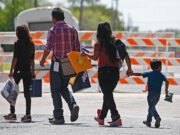 Grandes empresarios piden a Biden acelerar regularización de los inmigrantes