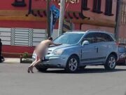 Cachan a hombre desnudo afuera de motel en Puebla (FOTO)