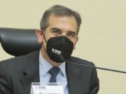 VIDEO: Exhiben a Lorenzo Córdova por no aplaudir discurso de AMLO por Día de la Constitución