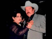 VIDEO: Lalo Mora reaparece cantando para felicitar a su esposa, y acepta ser un mal esposo