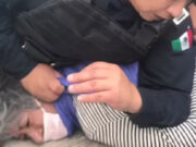 VÍDEO: Policías someten contra el piso a mujer comerciante de la tercer edad
