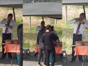 Video: Exhiben a chofer de autobús por bajar a comer en la carretera y retrasar 25 minutos a pasajeros
