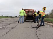 “Hay que reparar las horribles carreteras” Whitmer ordena acelerar la reparación de baches