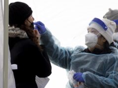 Test de covid dejan de ser gratis para la gente sin seguro médico en USA