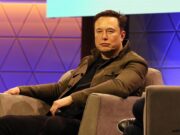 Azafata acusa a Elon Musk de acoso sexual y él alega persecución política