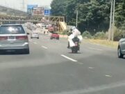 Le dan ride a novia para que llegue a su boda en moto (VIDEO)