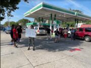 Residentes de GR se manifiestan en una gasolinera, una madre encontró píldoras en una bolsa de dulces