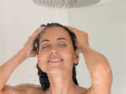 ¿Te bañas diario? Podrías estar afectando tu salud: Universidad de Harvard