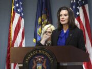 Whitmer anuncia la mejora infraestructural de tres aeropuertos en Michigan, entre ellos el de GR