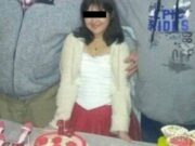 Joven vende su vestido de XV años para comprar comida para su familia